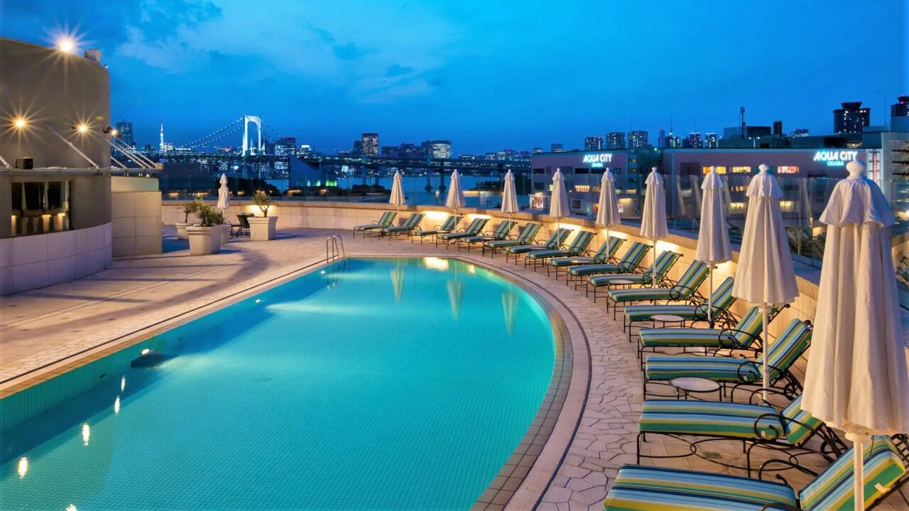 グランドニッコー東京 台場のテラスプール 「グランブルー」