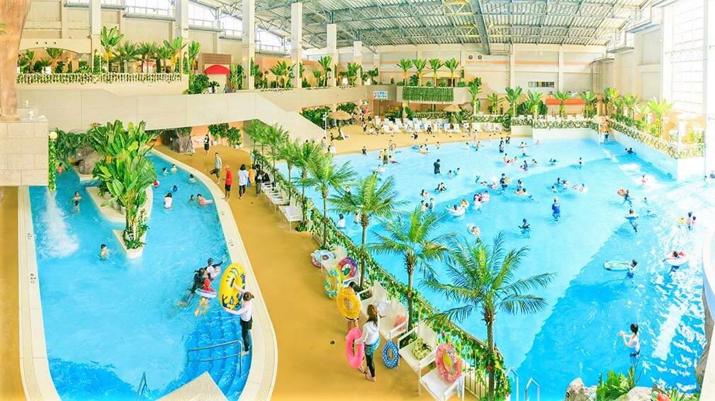 別府温泉 杉乃井ホテル 全天候型アミューズメントプール「アクアビート」